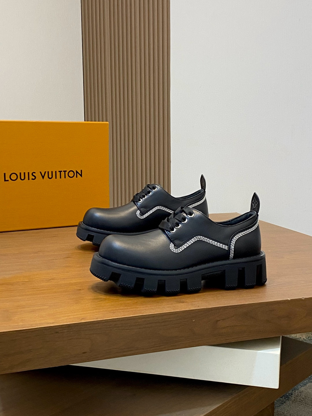 루이비통 Louis Vuitton Checker 로퍼 슈즈