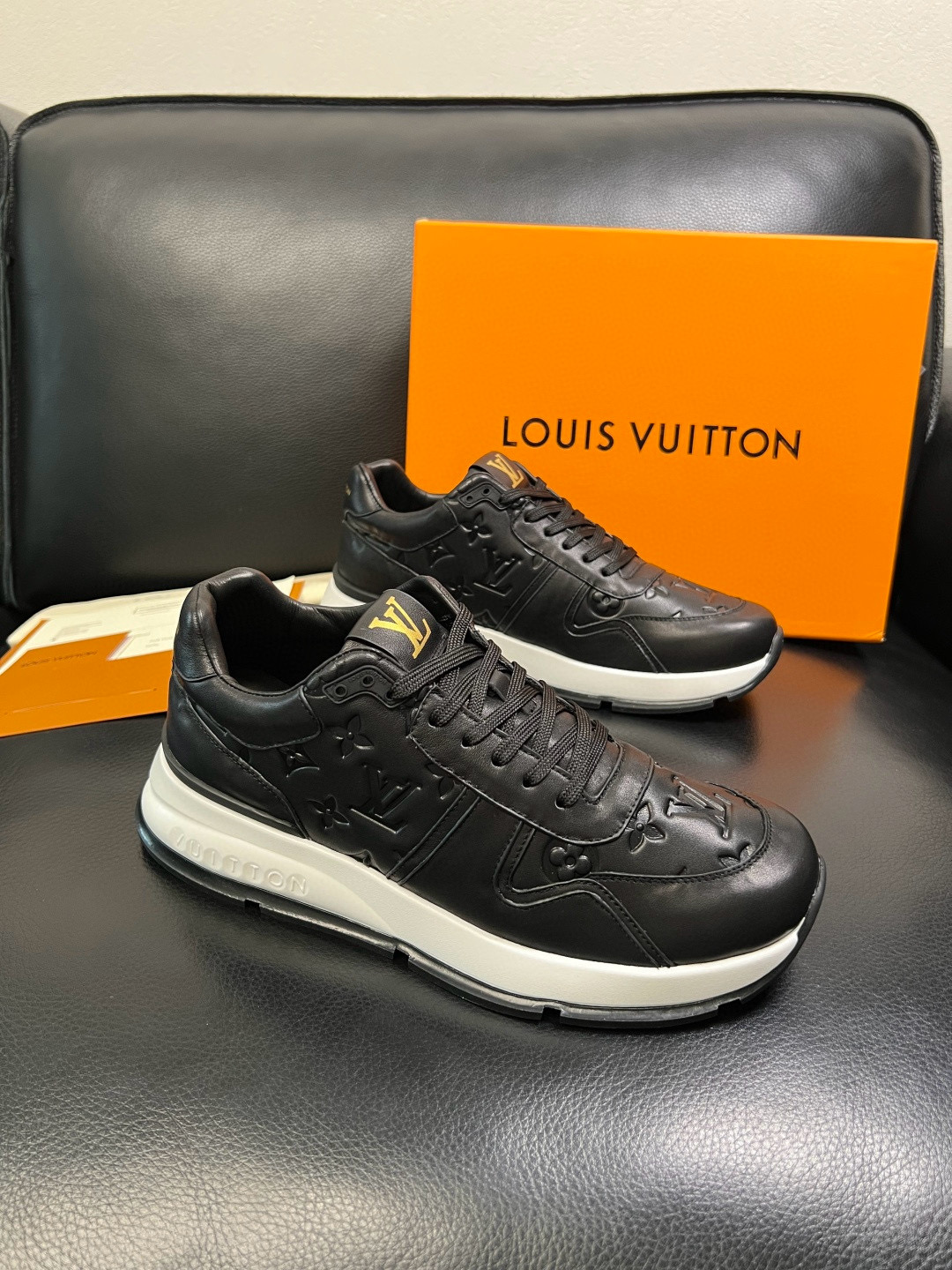 루이비통 Louis Vuitton 스니커즈