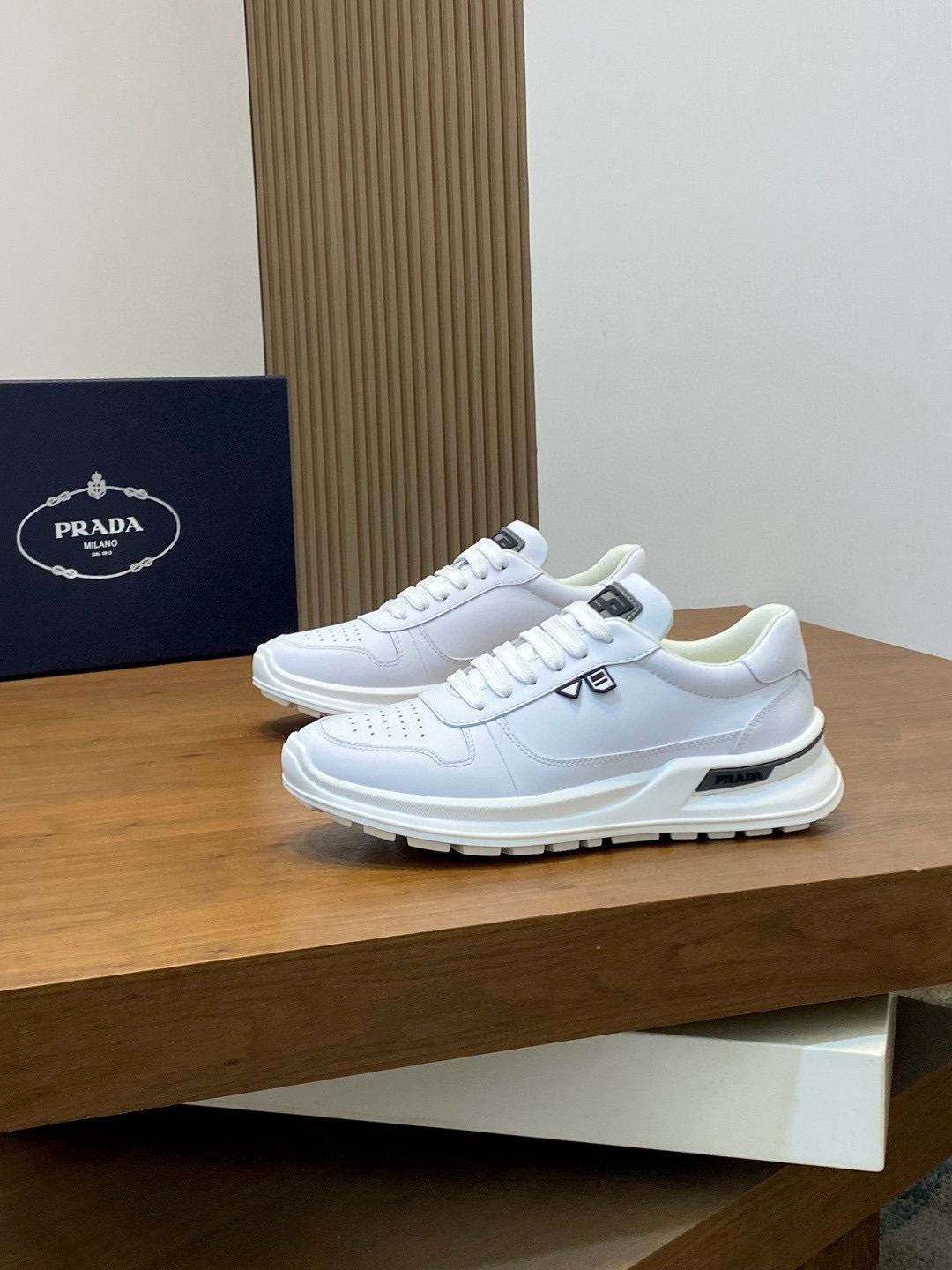 프라다 Prada Downtown 스니커즈 White