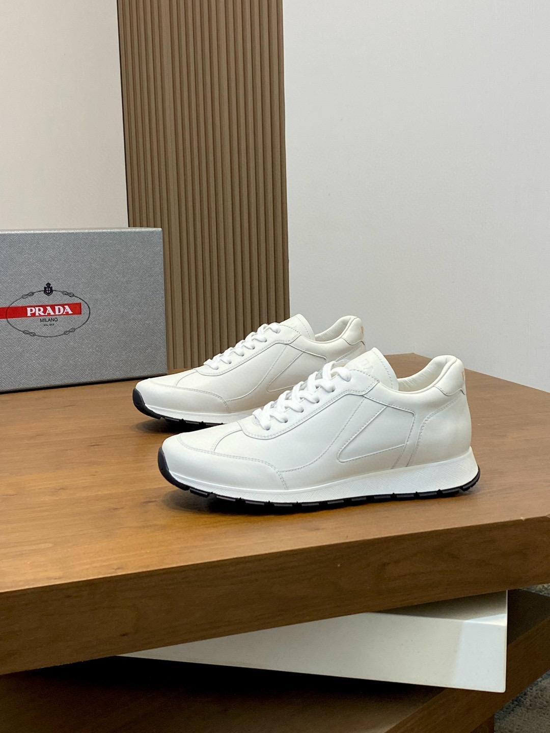 프라다 Prada 스니커즈