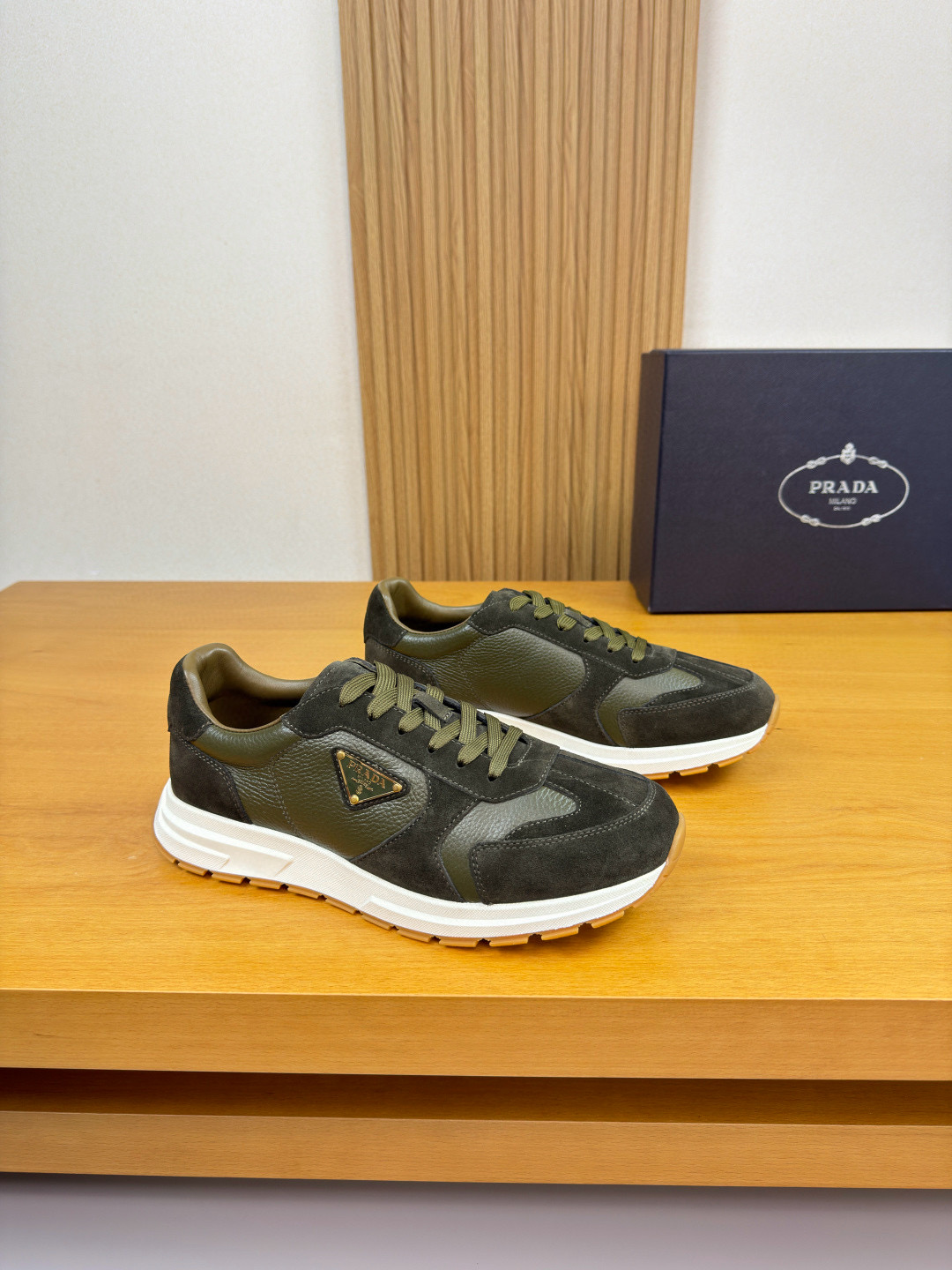 프라다 Prada 스니커즈