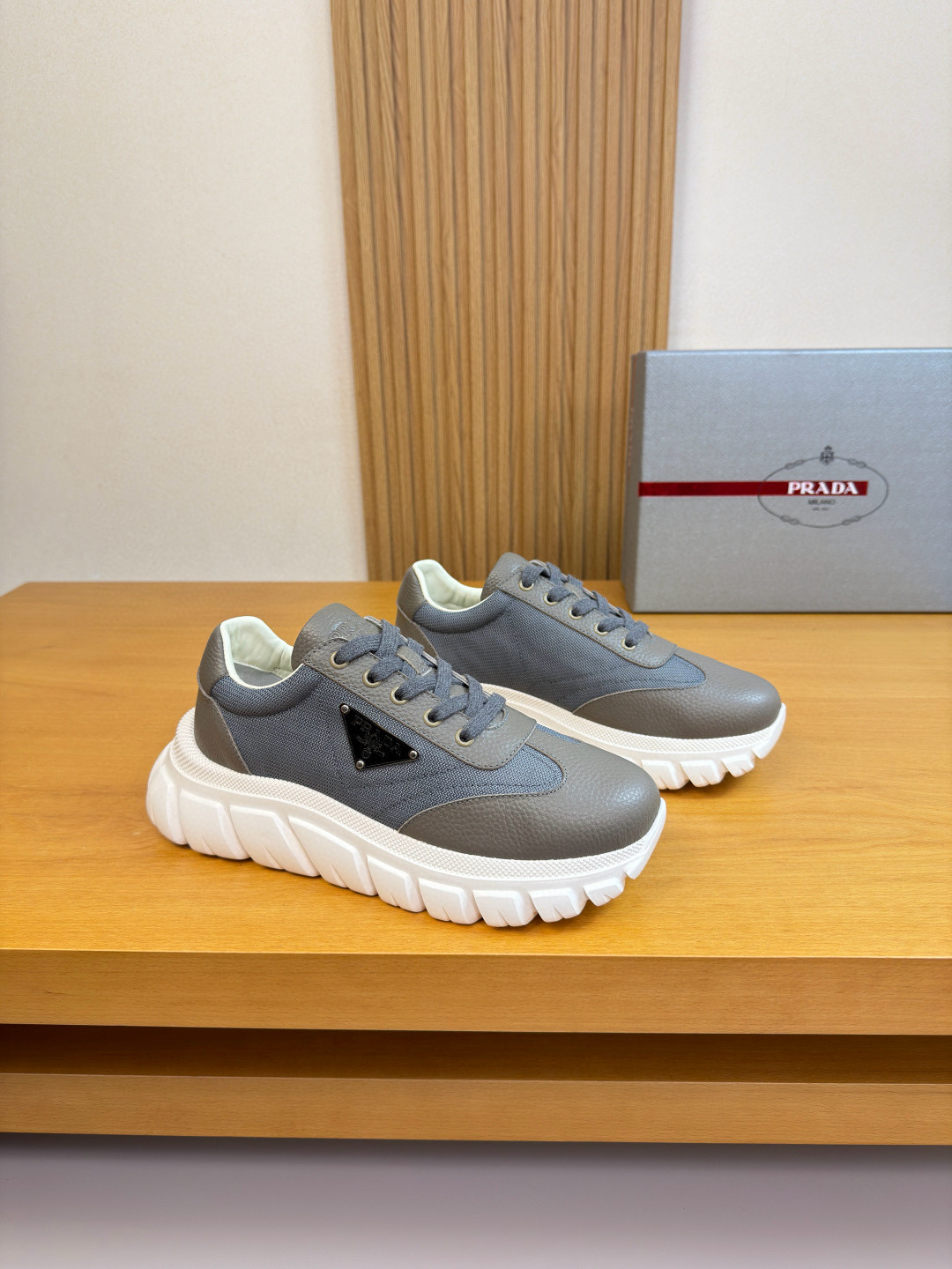 프라다 Prada 스니커즈