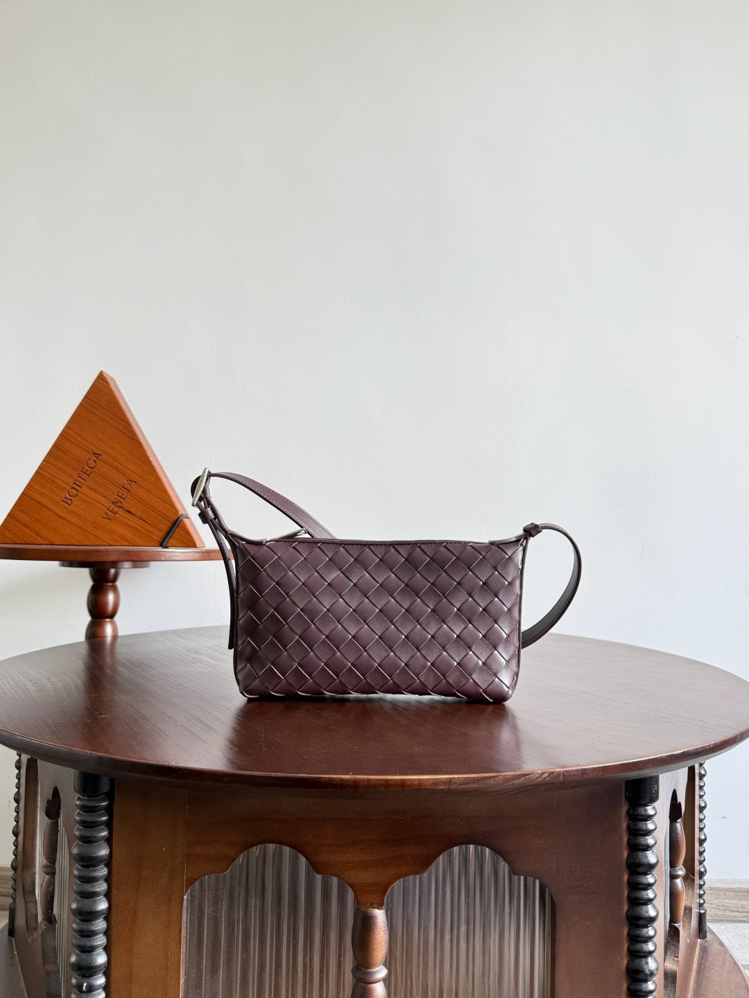 보테가 베네타 Bottega Veneta 844018 Traveler 여행용 휴대폰 파우치 20cm