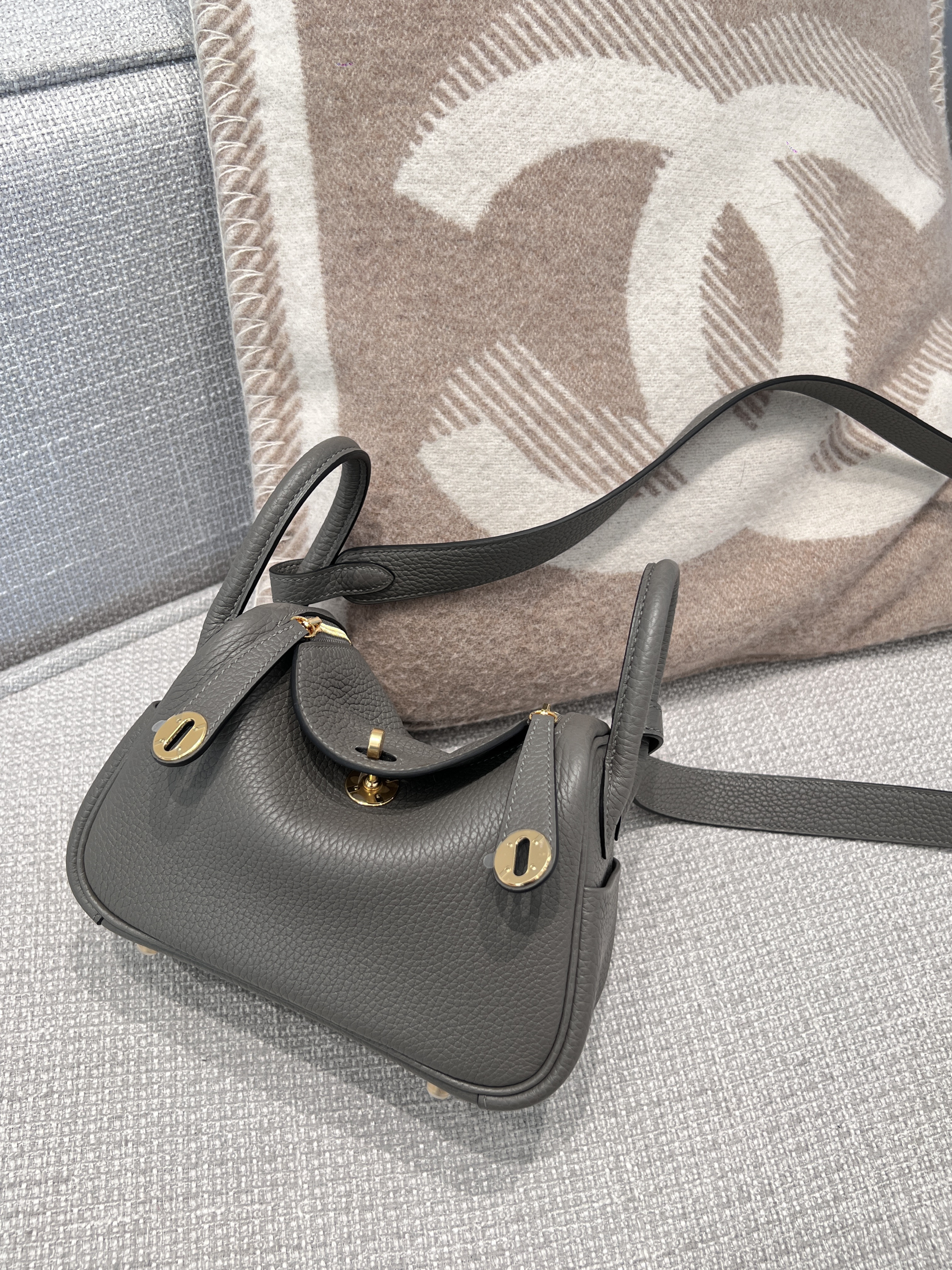 에르메스 Hermes Mini Lindy 19cm Germany Leather 0L Gris Meyer/gold