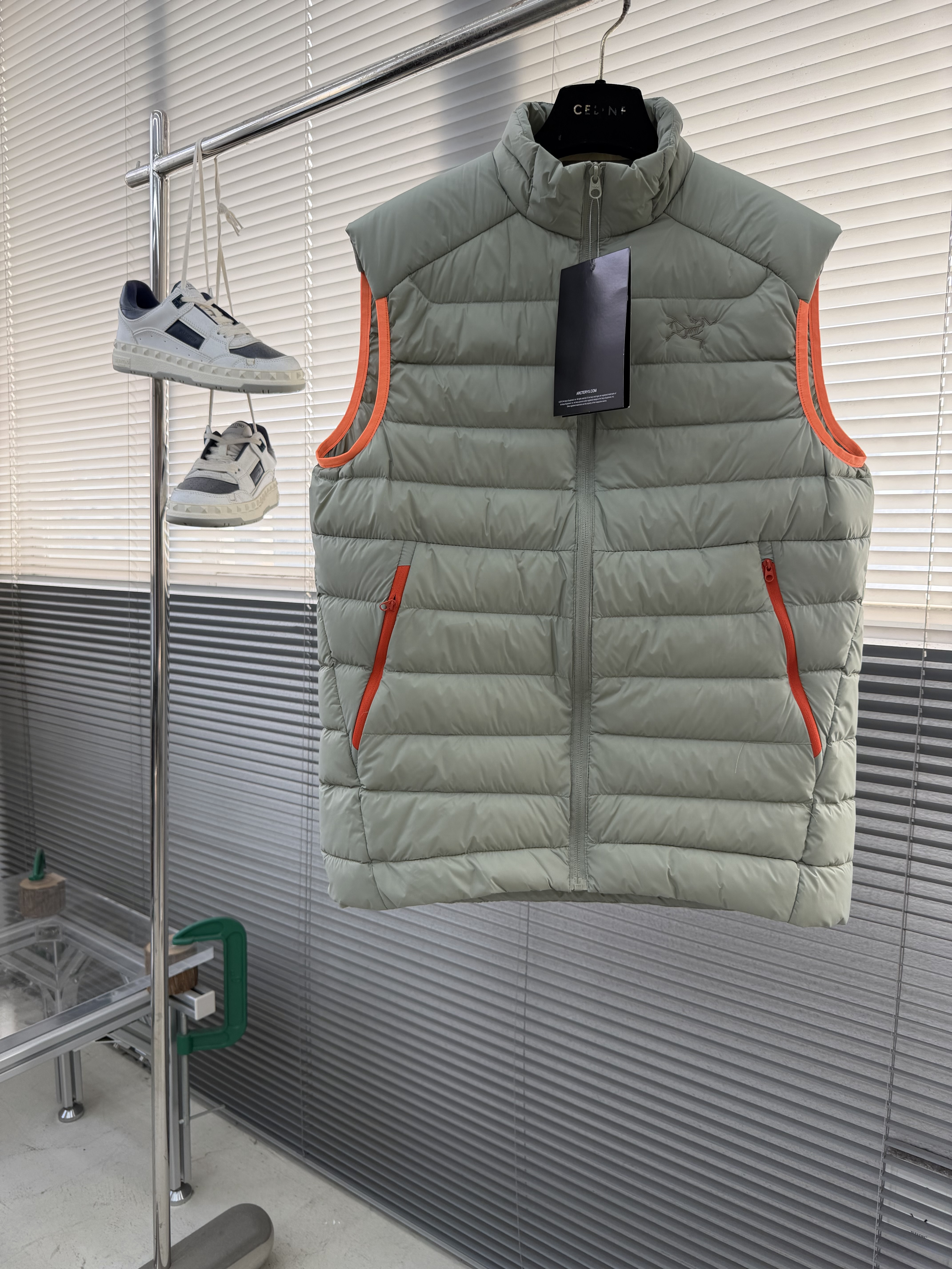 아크테릭스 ARC'TERYX 다운 베스트 조끼