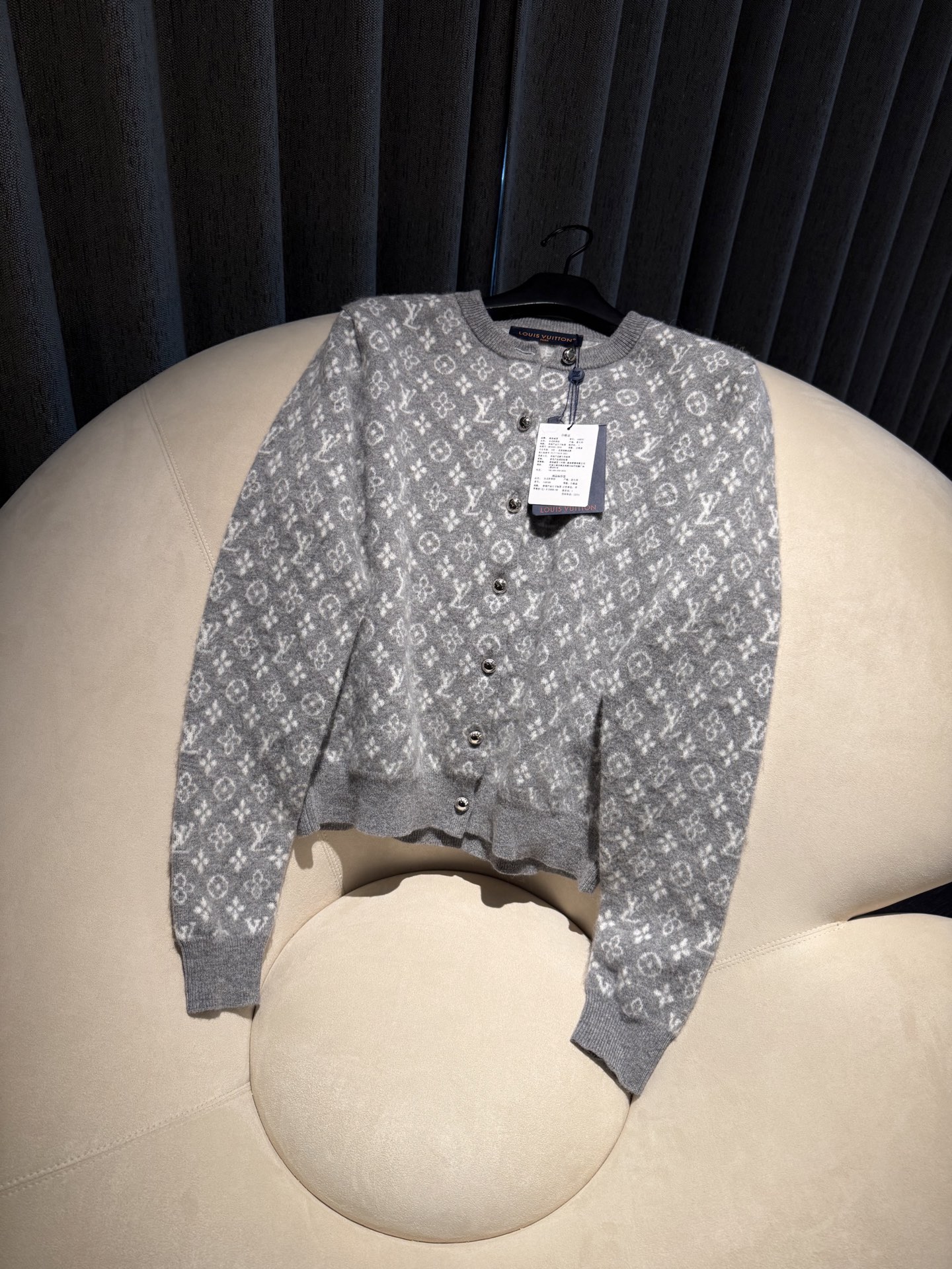 루이비통 Louis Vuitton 가디건