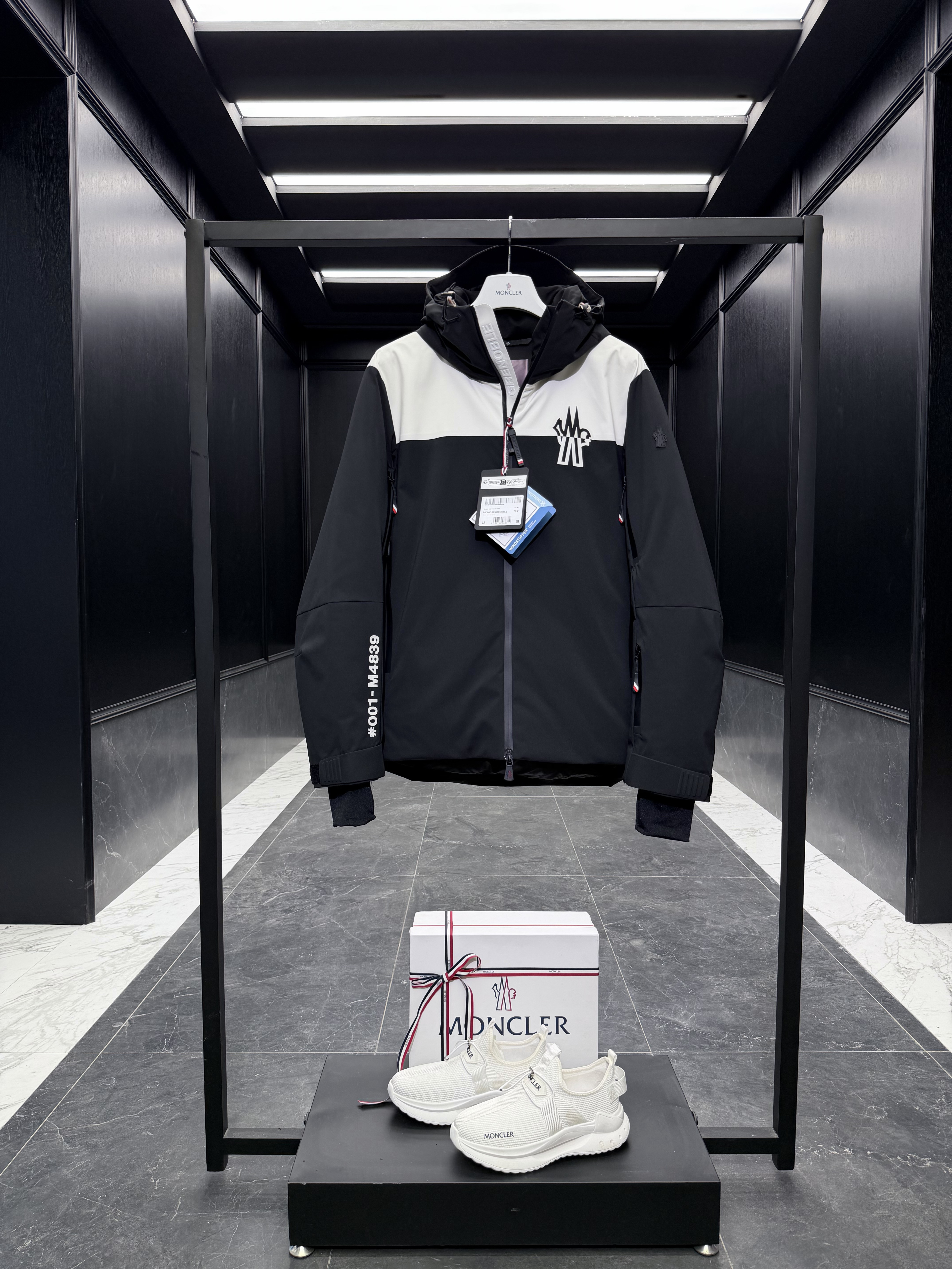 몽클레어 Moncler Grenoble  다운재킷