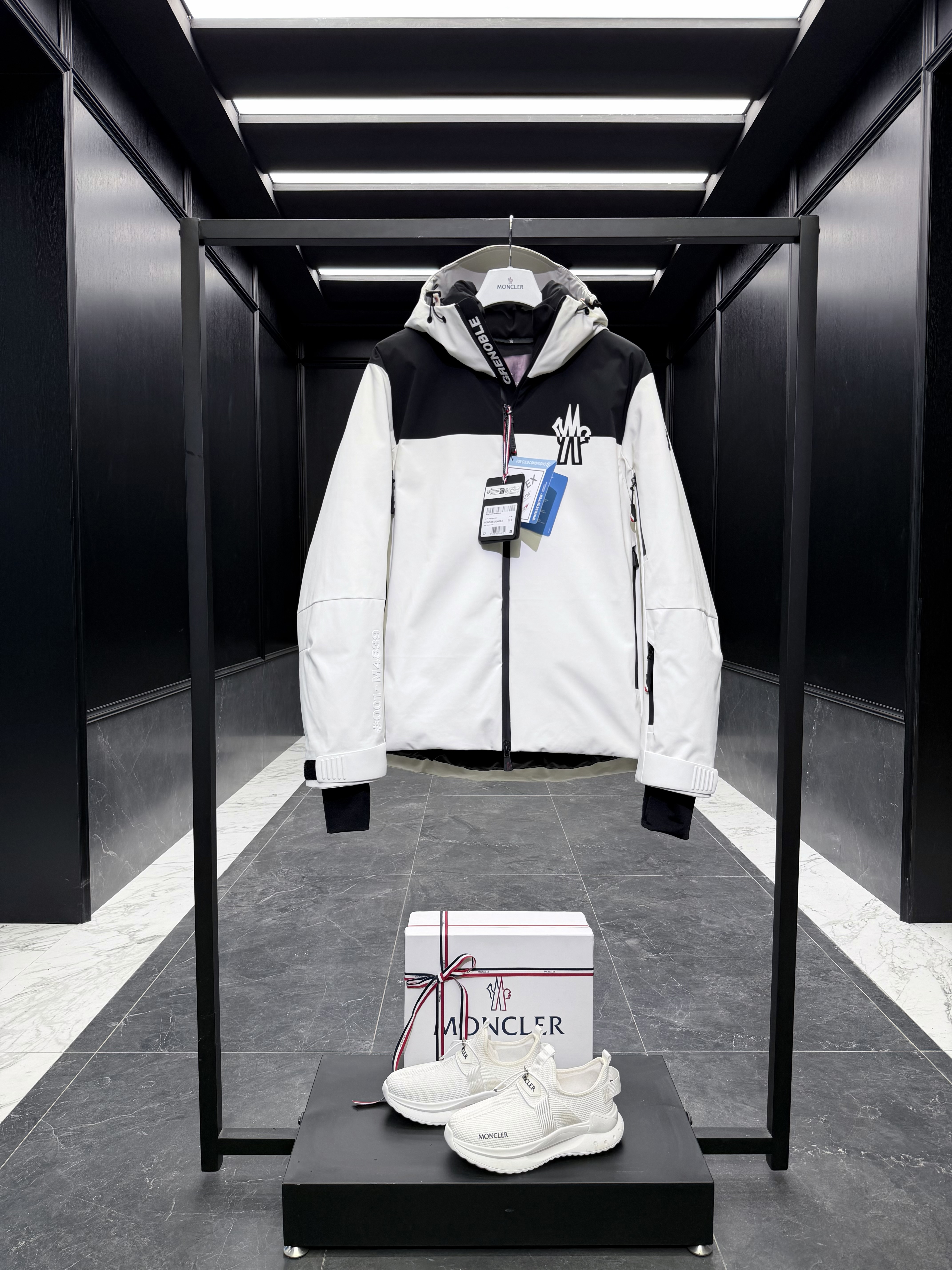 몽클레어 Moncler Grenoble 다운재킷