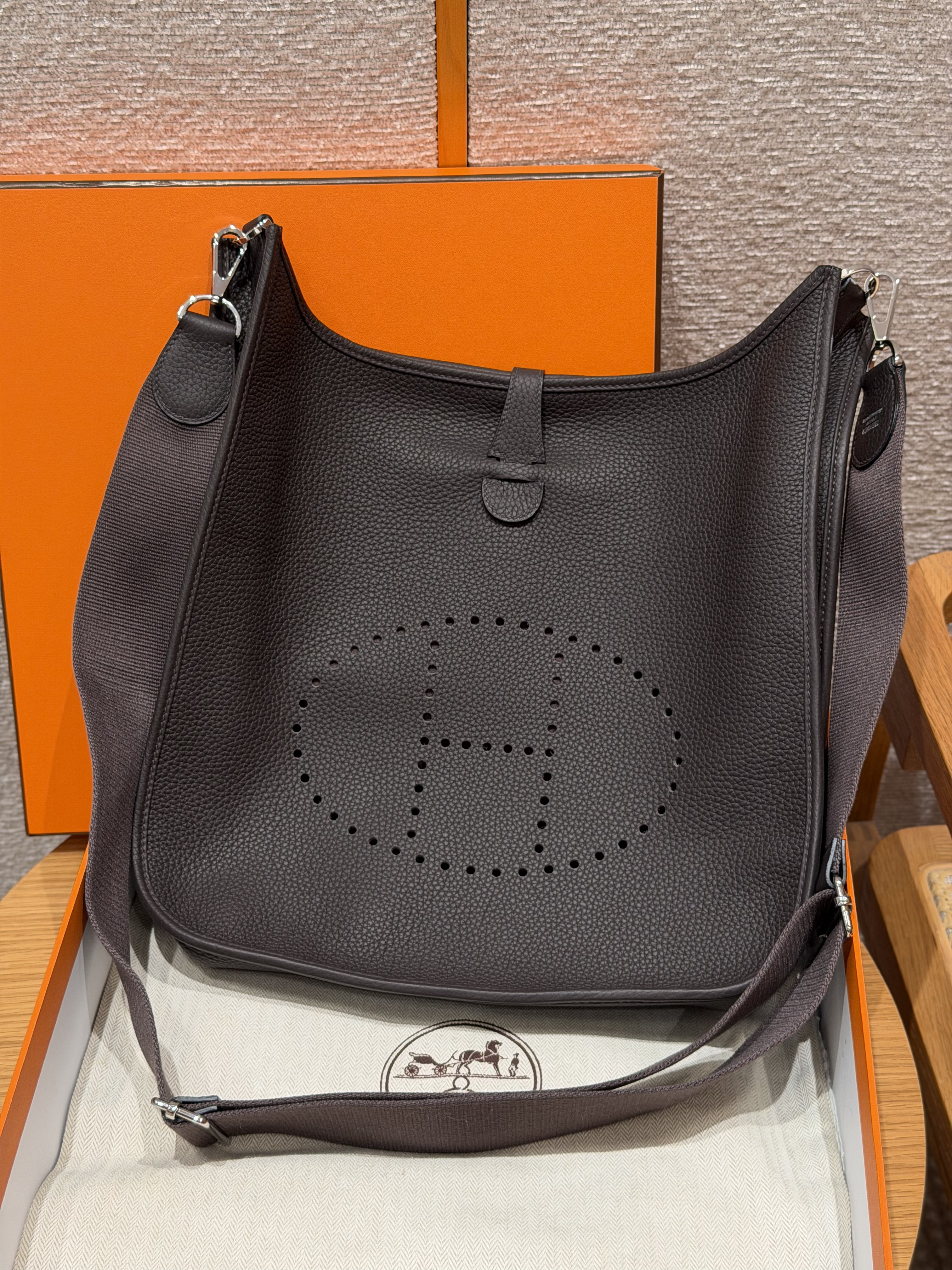 에르메스 Hermes Evelyne 33cm clemence 46 Ebene/silver