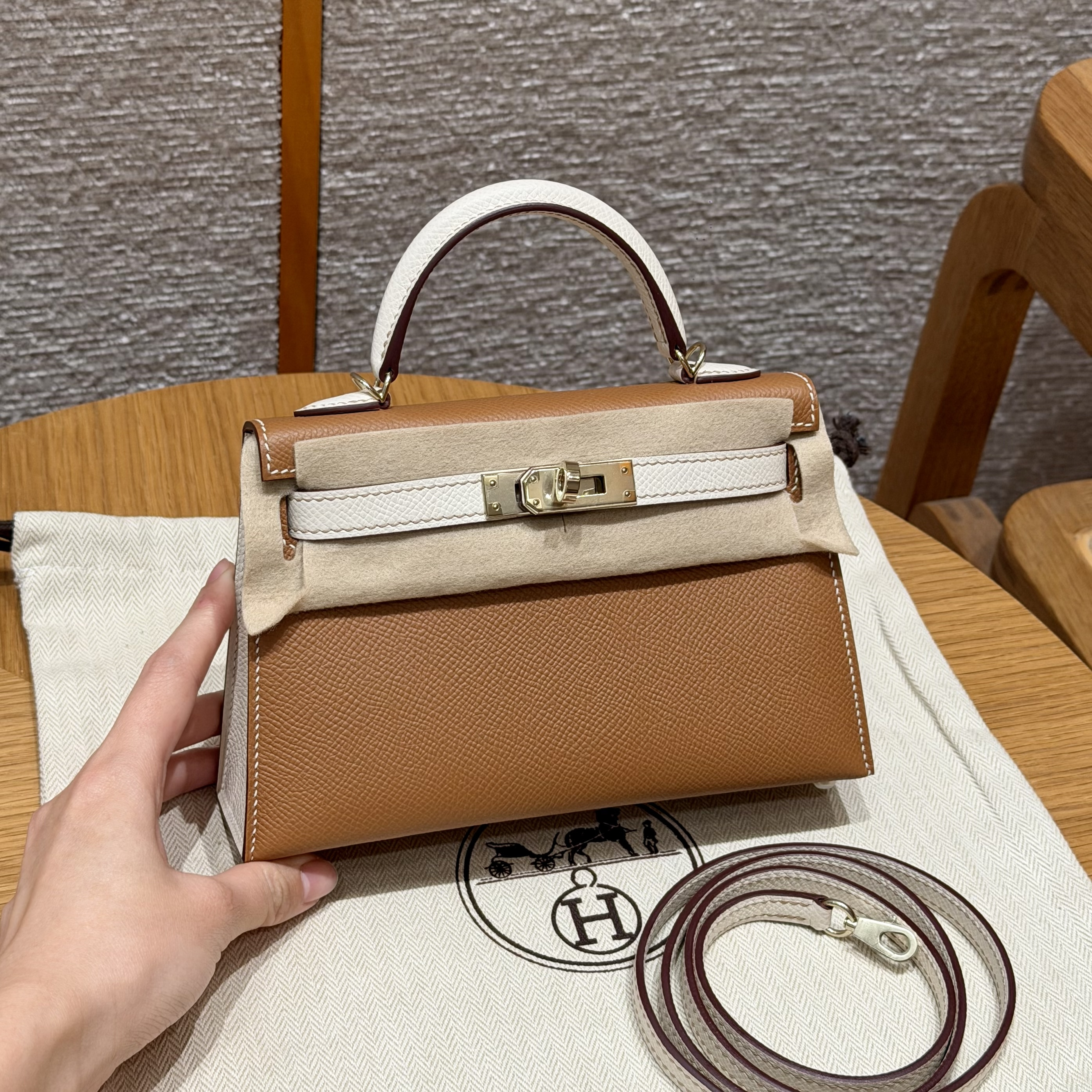에르메스 Hermes Mini Kelly 19cm Epsom 37 Gold and 10 Craie/gold