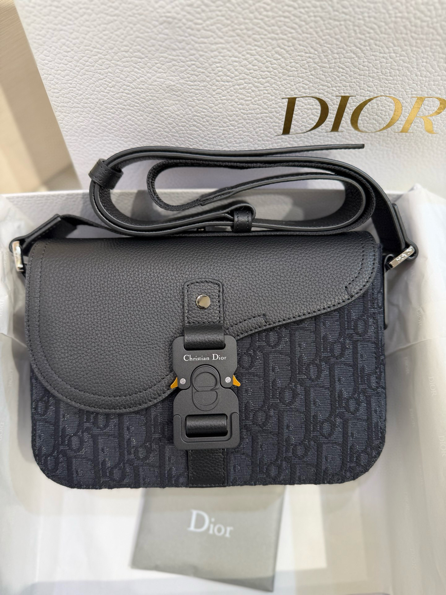 디올 Dior Small Saddle Messenger Bag with Flap Black 23cm