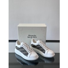 Alexander McQueen 스니커즈