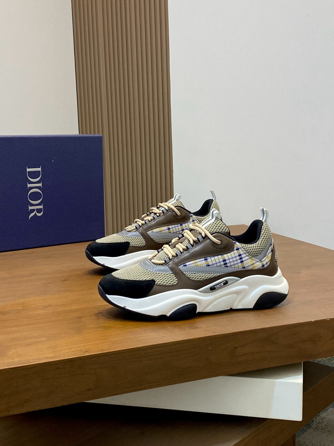 디올 Dior B22 스니커즈