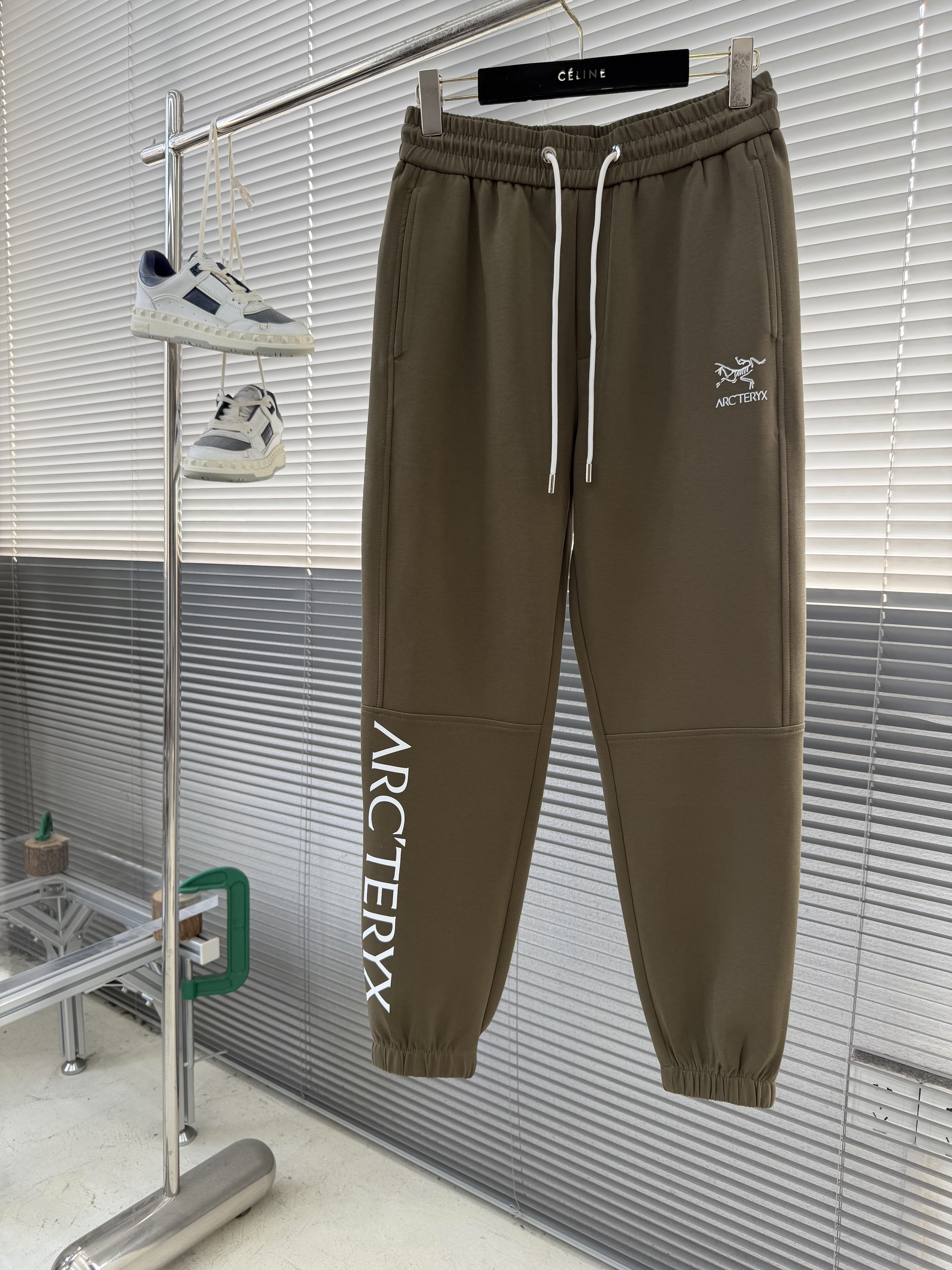 아크테릭스 ARC'TERYX 바지