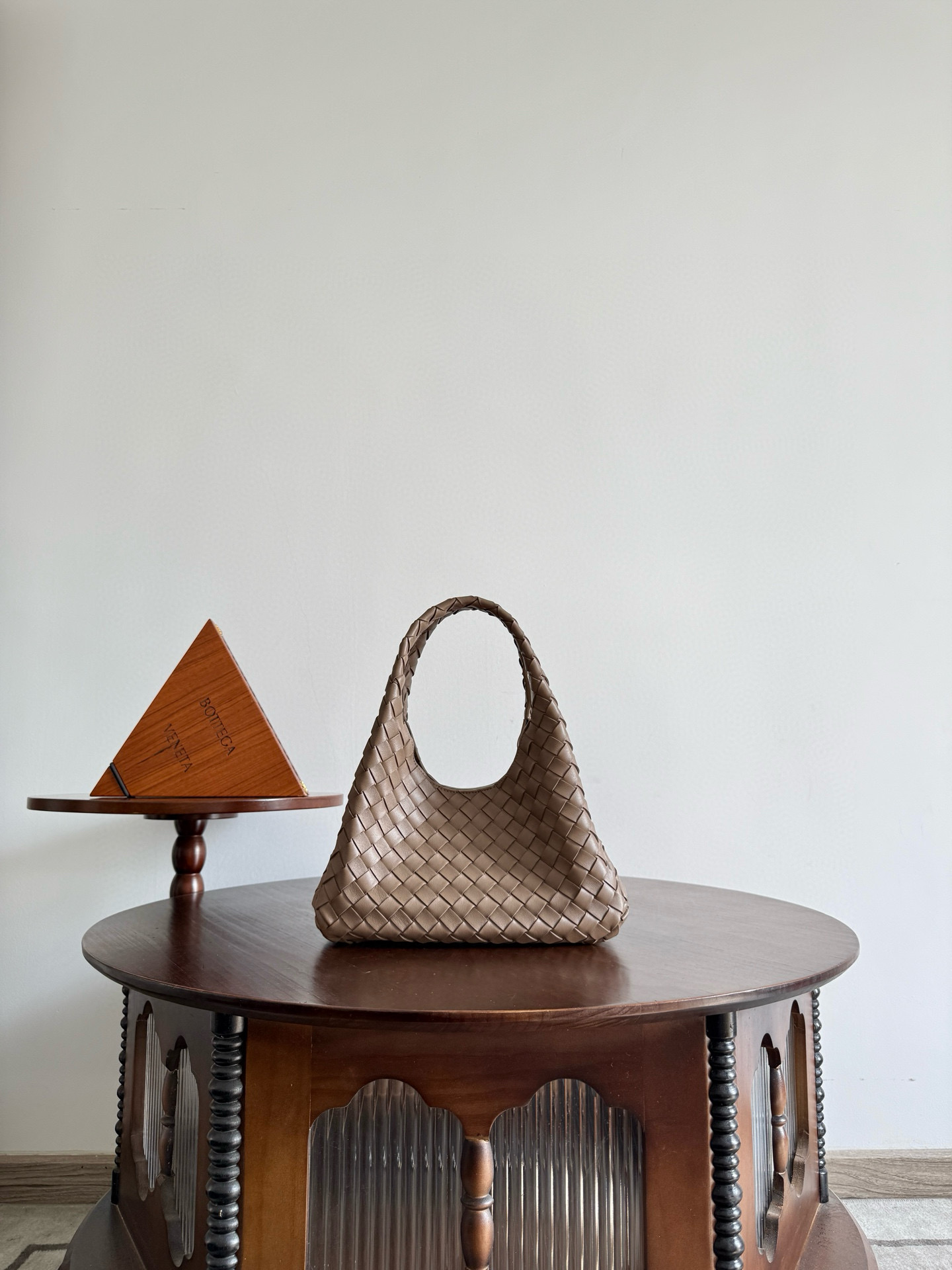 보테가베네타 Bottega Veneta 854248 Small Campana 28cm