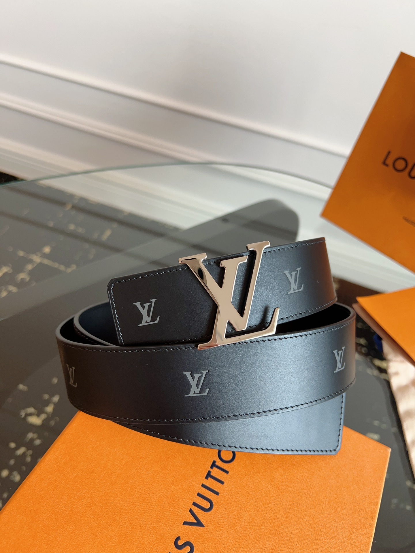 루이비통 Louis Vuitton 벨트 40mm