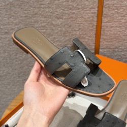 에르메스 Hermes 181 Oran sandal KK ostrich&Lron gray