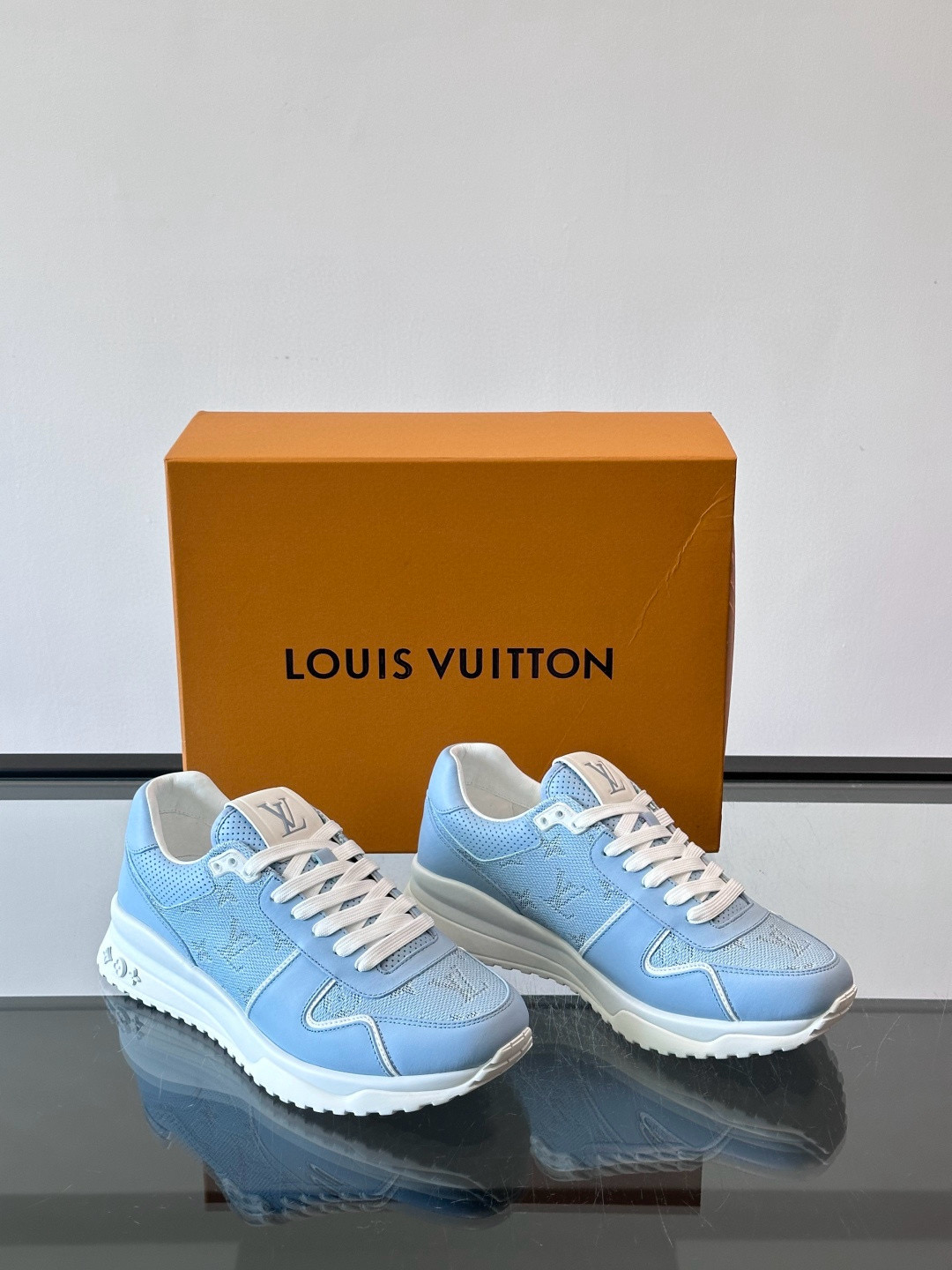 루이비통 Louis Vuitton Run Away 스니커즈