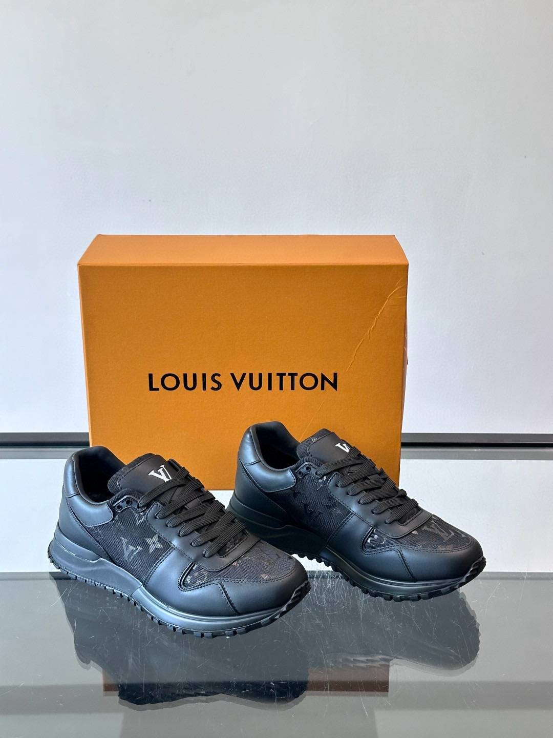 루이비통 Louis Vuitton Run Away 스니커즈