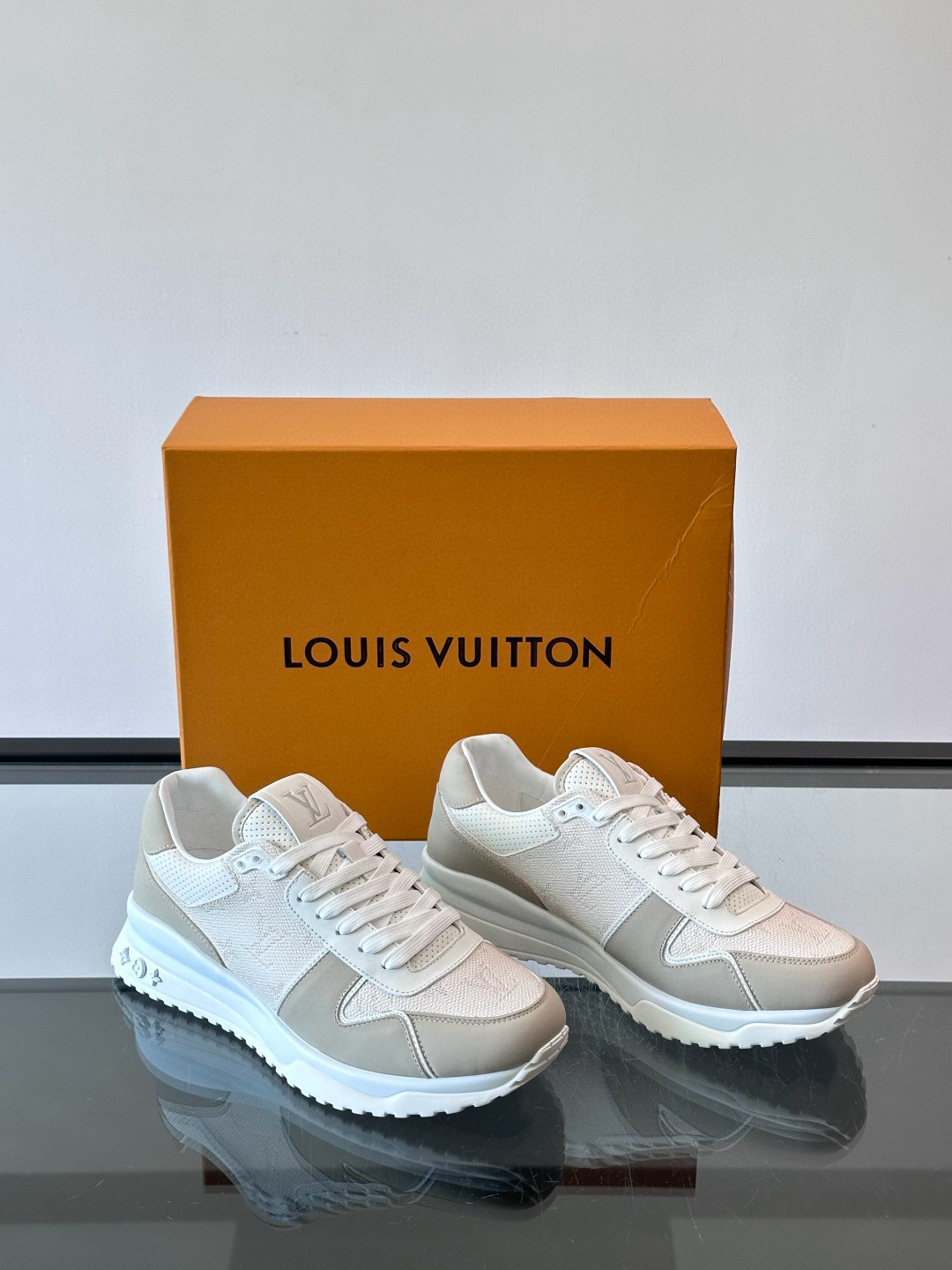 루이비통 Louis Vuitton Run Away 스니커즈
