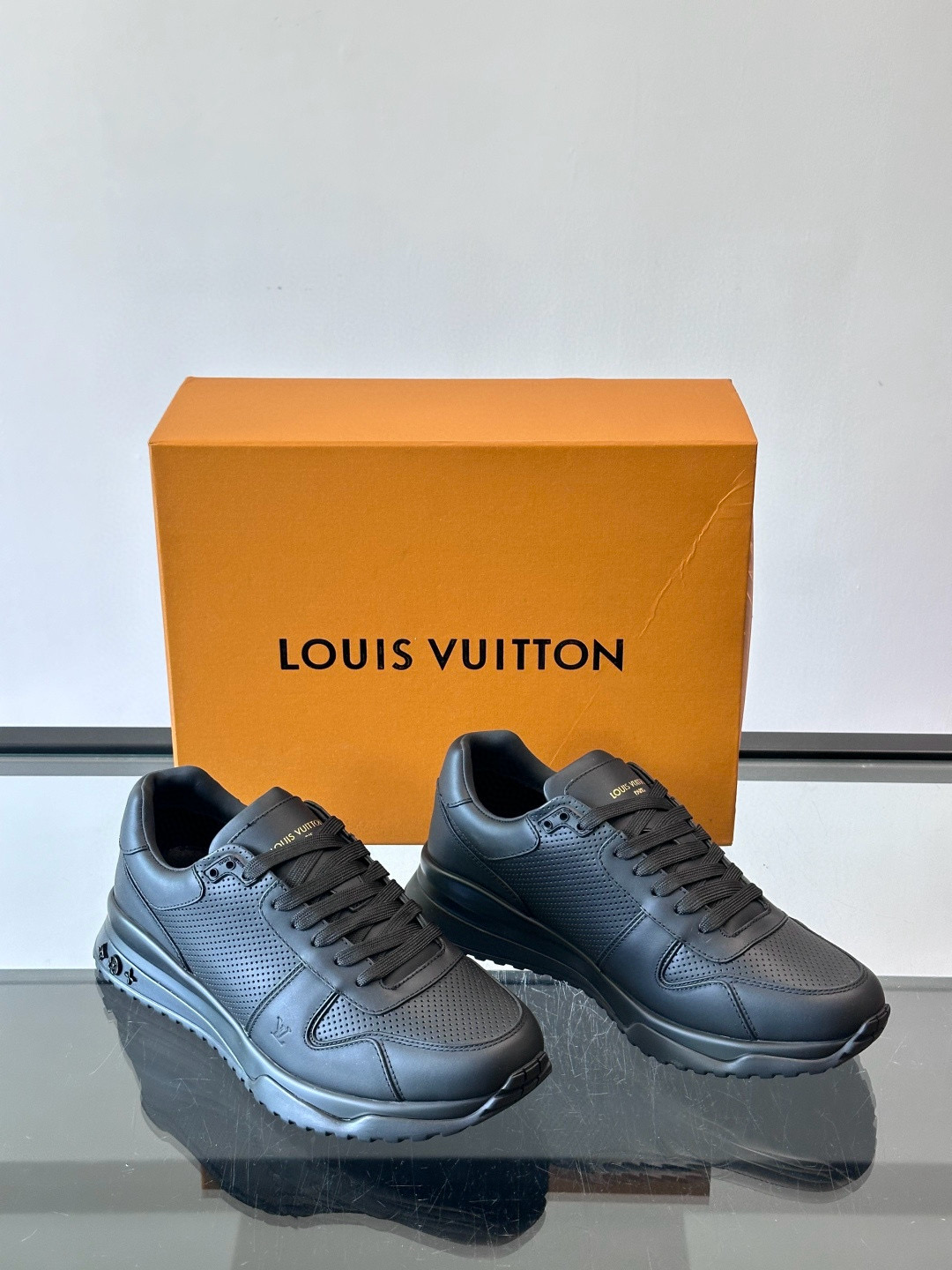 루이비통 Louis Vuitton Run Away 스니커즈