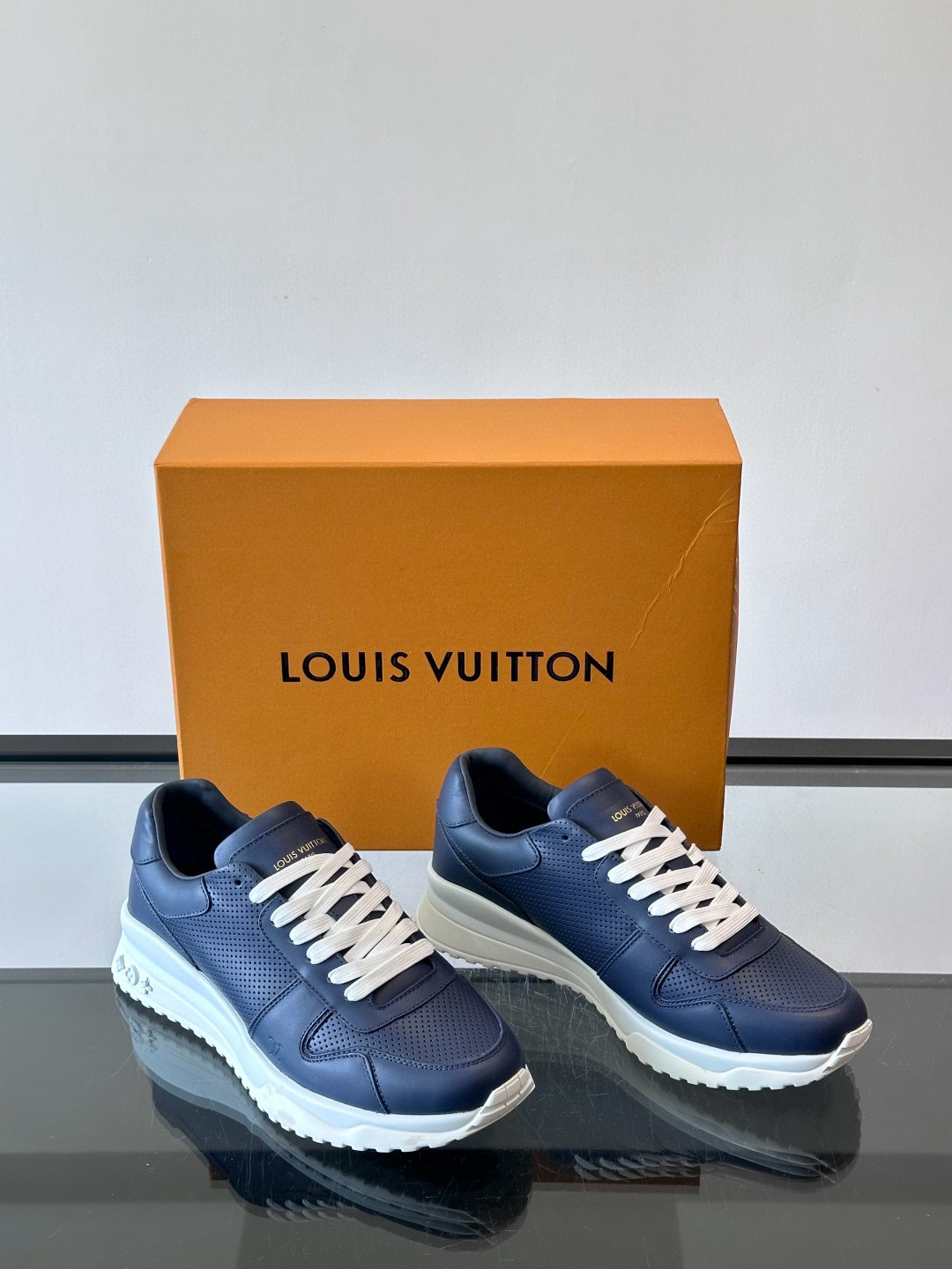 루이비통 Louis Vuitton Run Away 스니커즈