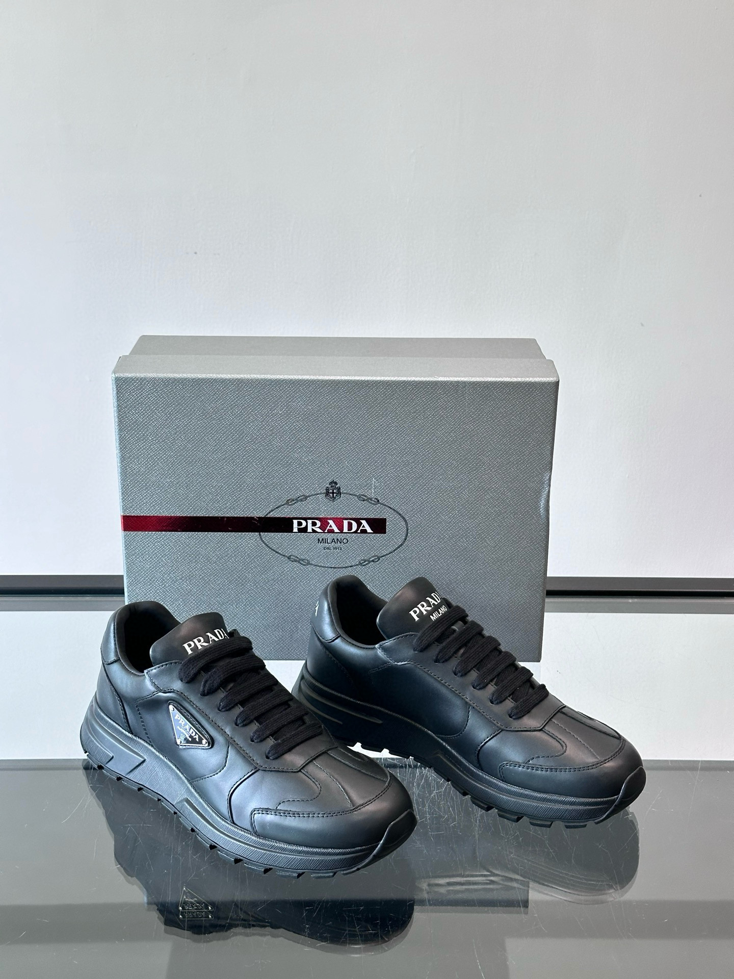 프라다 Prada 스니커즈 Black