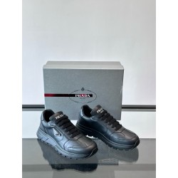 프라다 Prada 스니커즈 Black