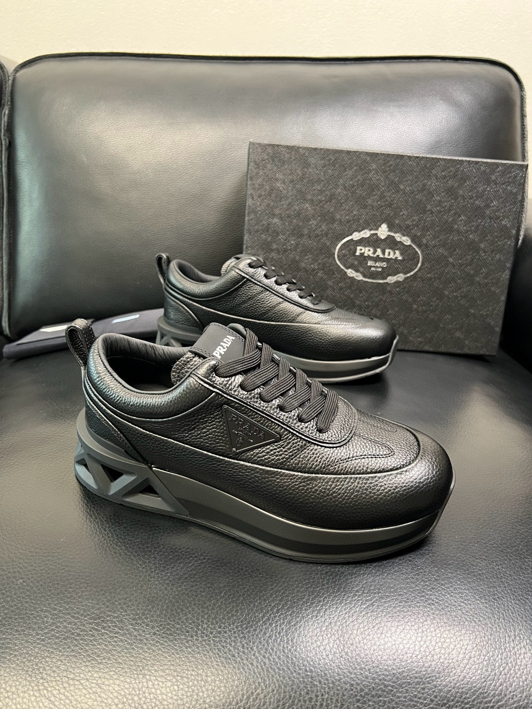 프라다 Prada 스니커즈 Black