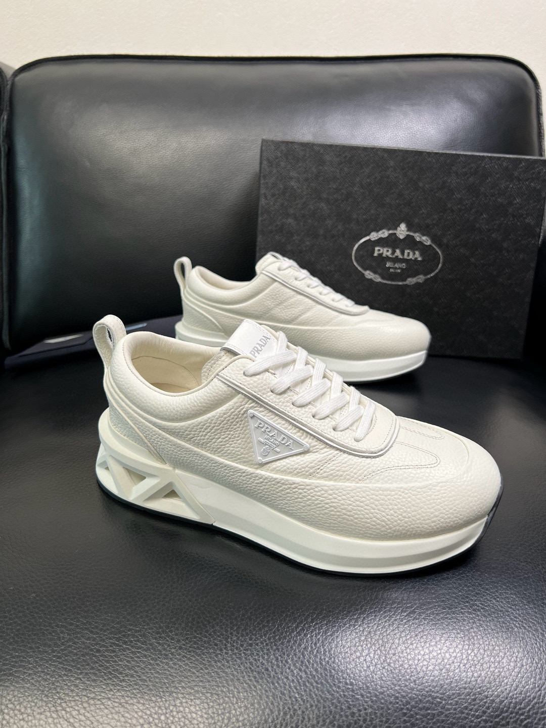 프라다 Prada 스니커즈 White