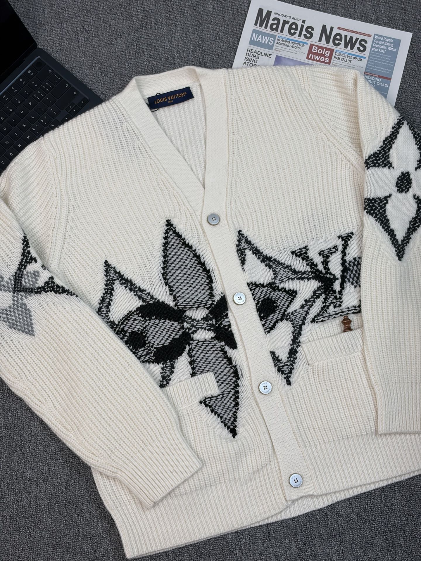 루이비통 Louis Vuitton 가디건