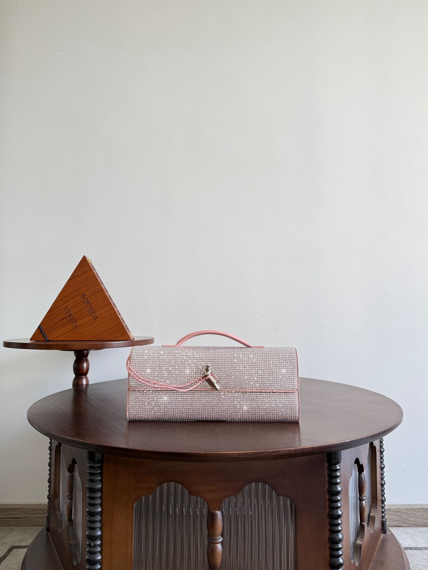 보테가 베네타 Bottega Veneta 844124  Andiamo Clutch 31cm