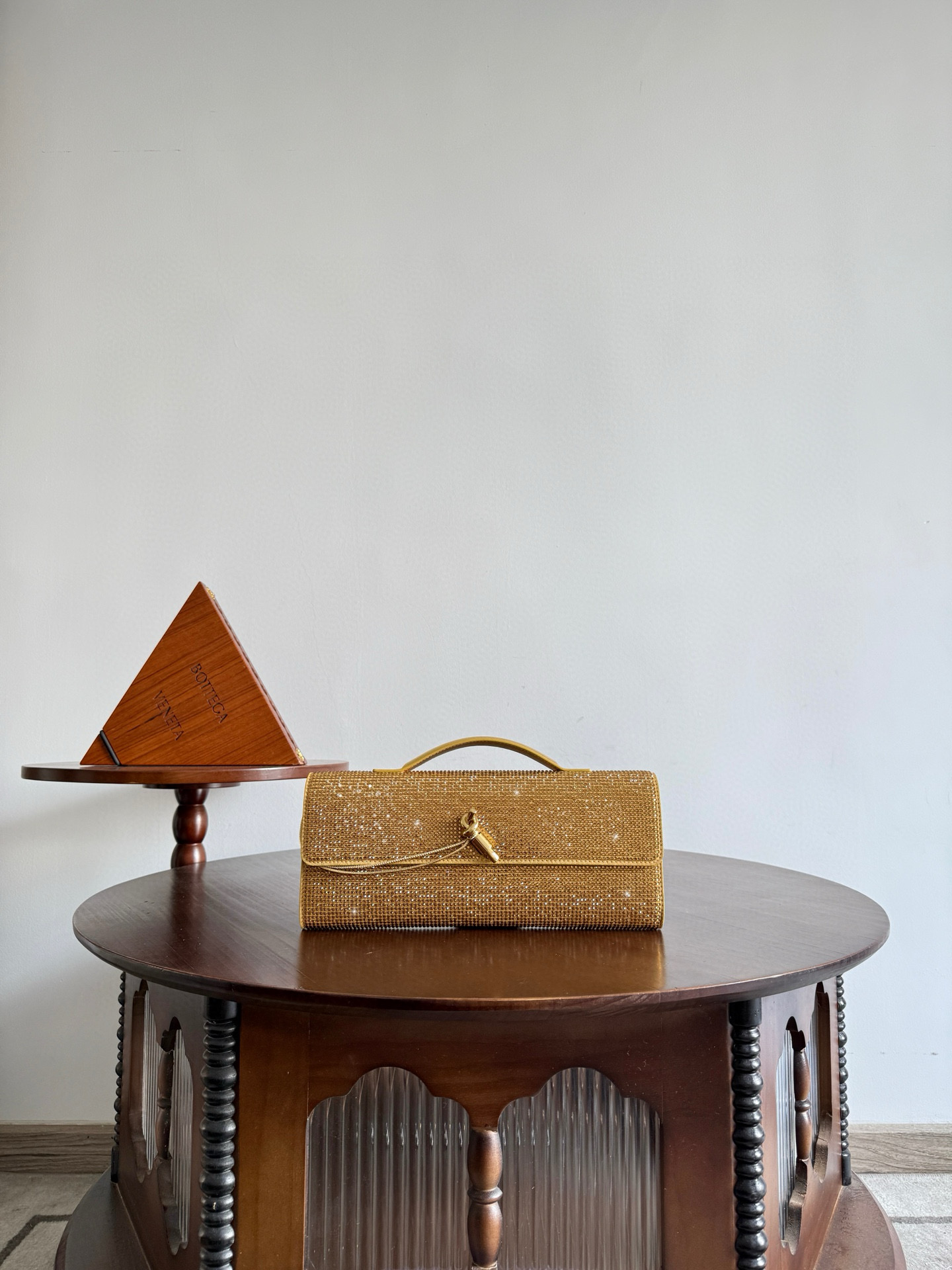 보테가 베네타 Bottega Veneta 844124 Andiamo Clutch 31cm