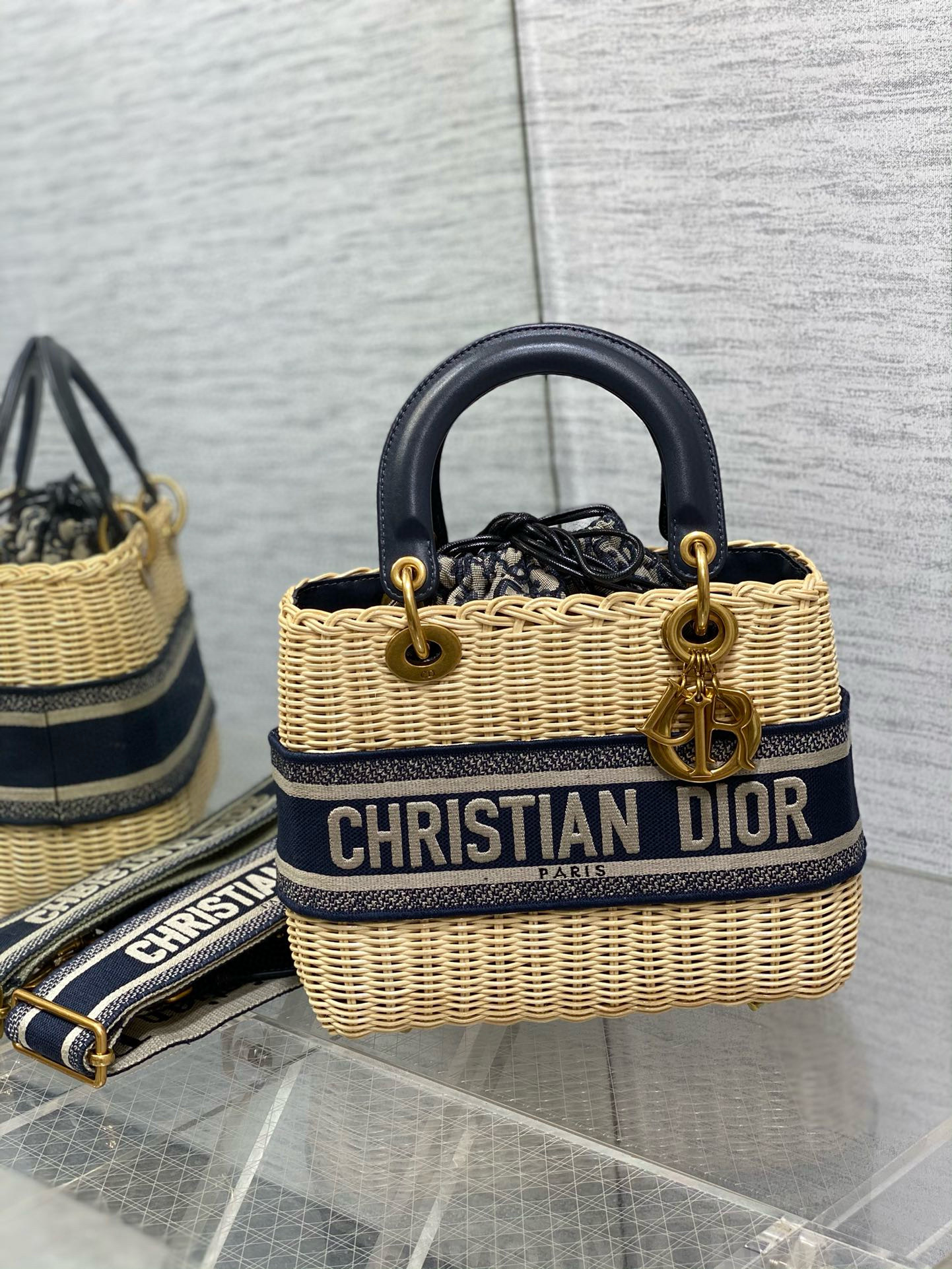 디올 Dior Medium Lady Bag Natural Wicker Blue Oblique Jacquard 24cm