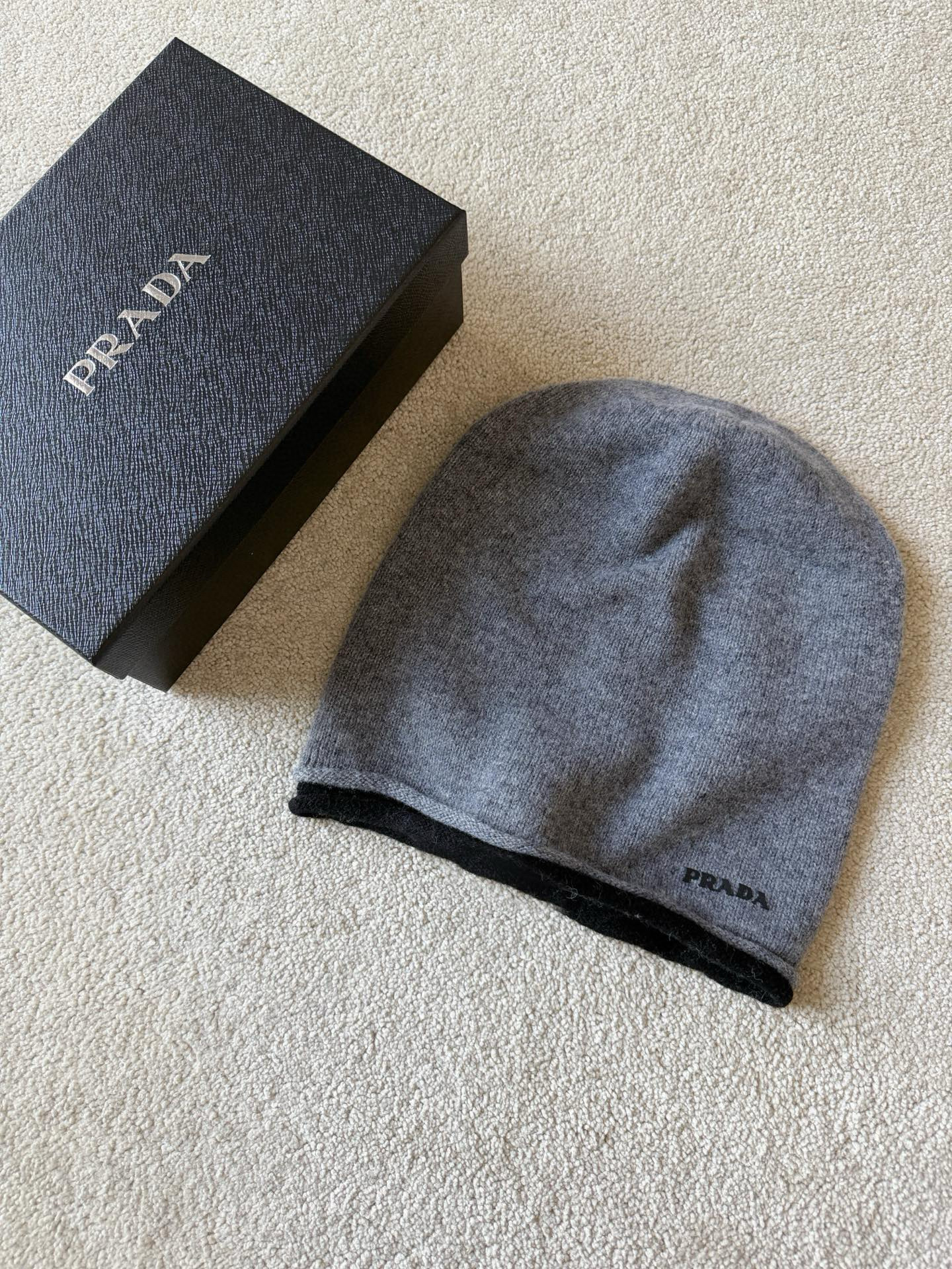 프라다 Prada 모자 grey