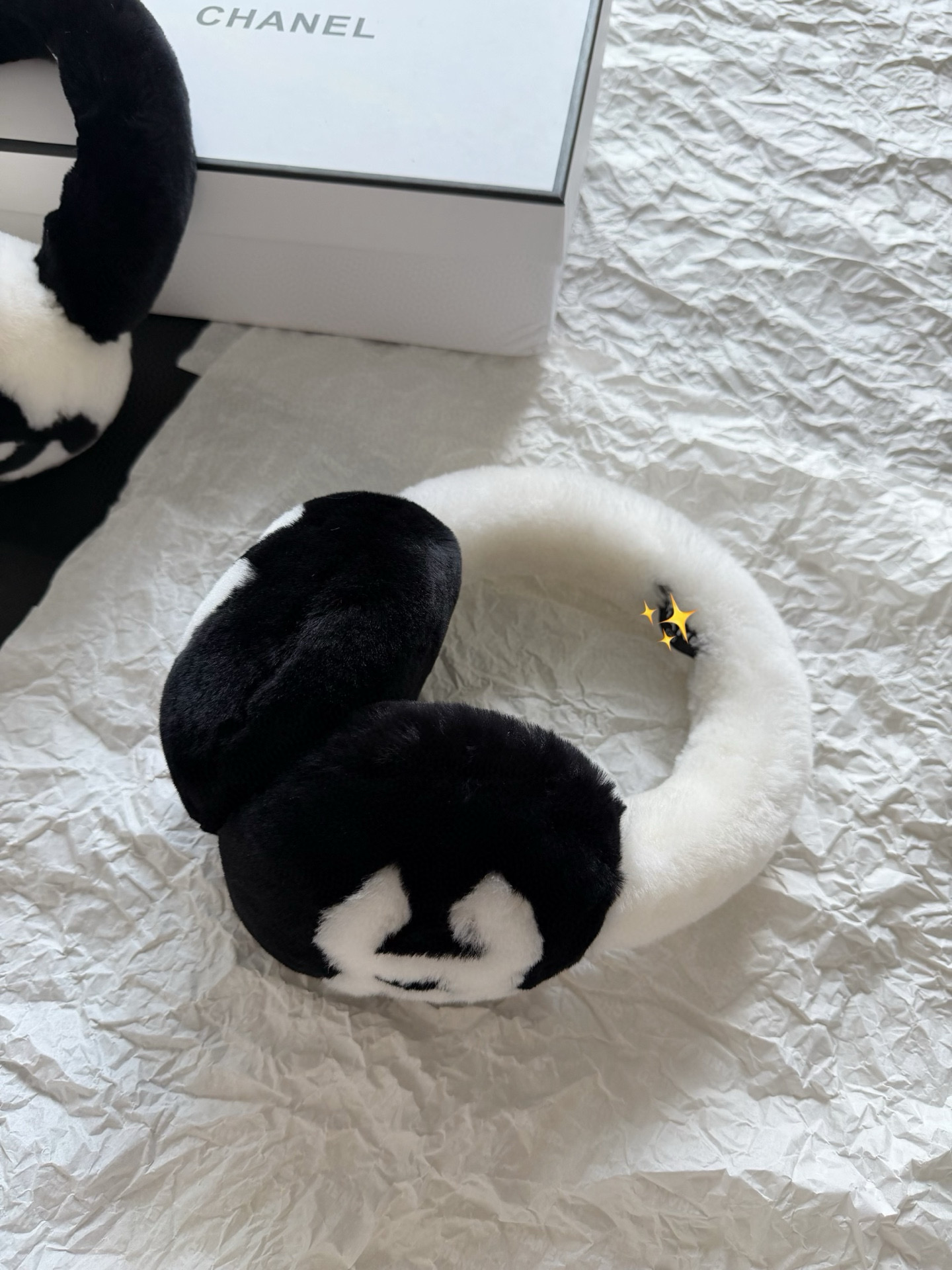 샤넬 CHANEL AAB261 귀마개 시어링 램스킨 블랙 에크루