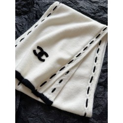 샤넬 CHANEL 머플러 White
