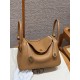 에르메스 Hermes Lindy 26cm Clemence 4B Biscuit/gold