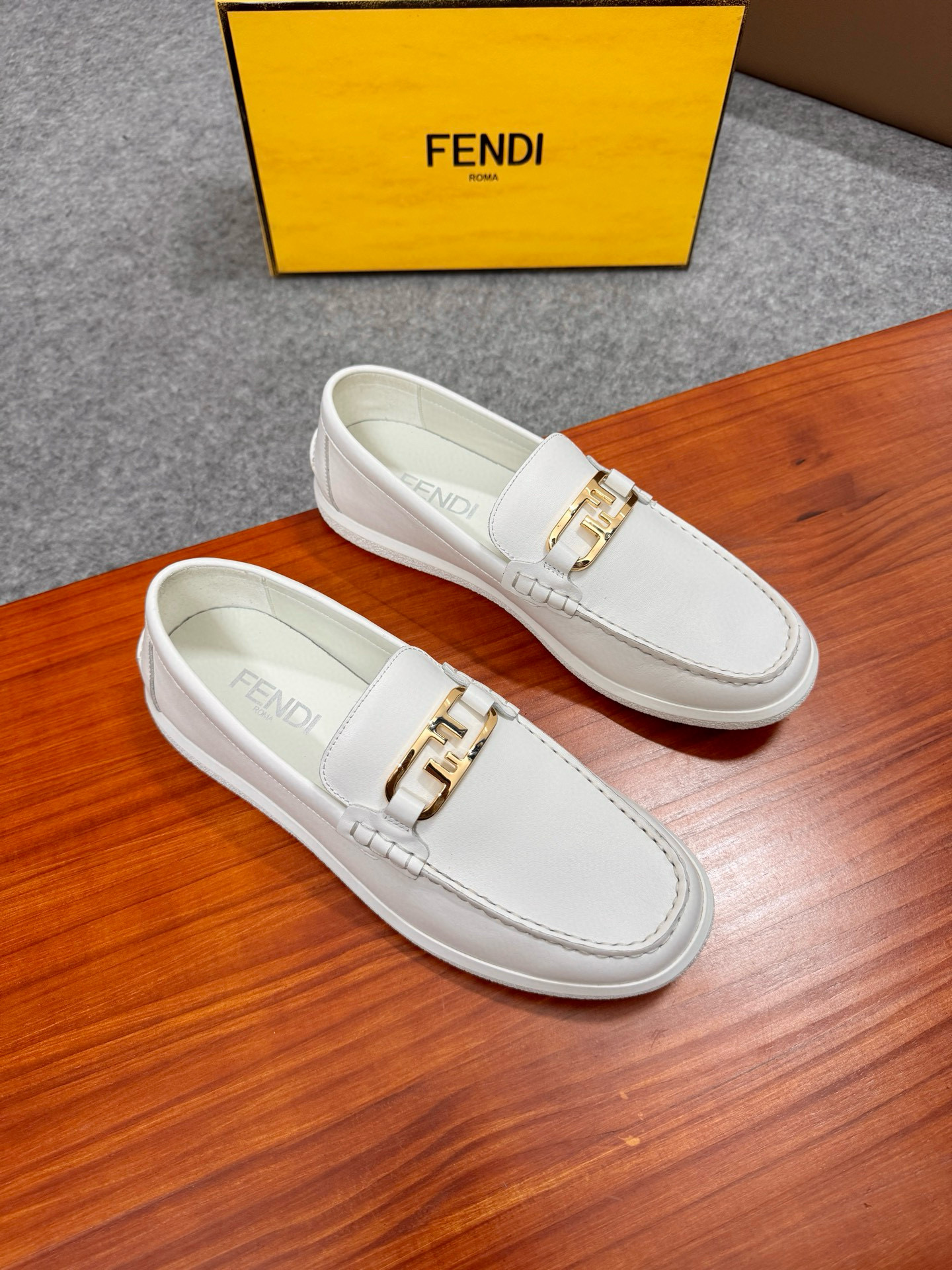 펜디 FENDI 스니커즈